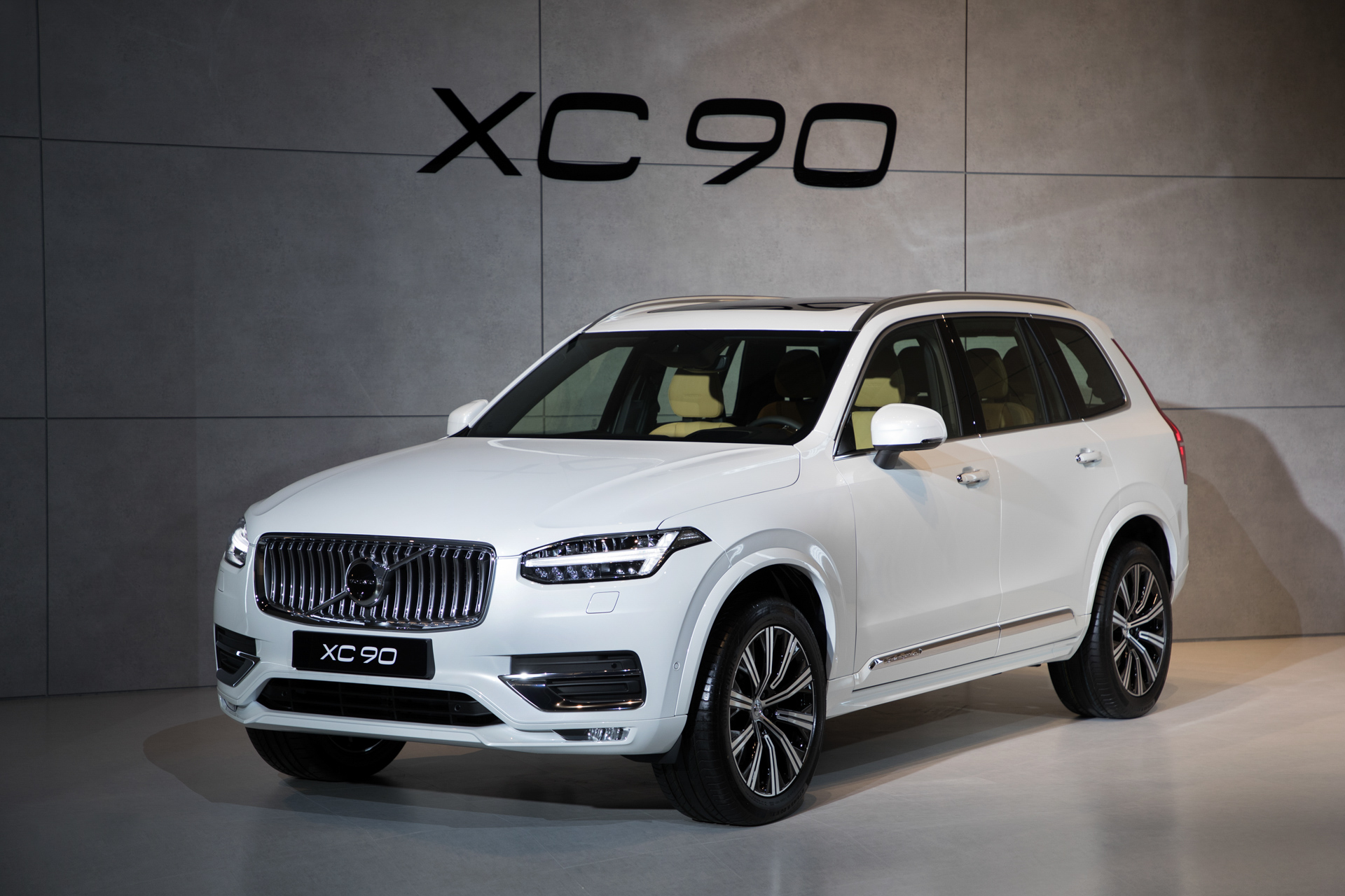 더 고급스러워진 볼보 XC90 F/L, 하반기 프리미엄 SUV 시장 강타하나