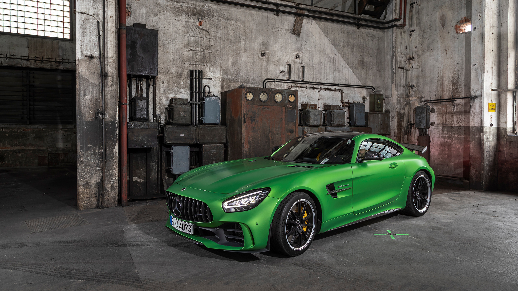 레이싱카의 기술을 담아 낸 궁극의 스포츠카 메르세데스-AMG GT R 국내 출시