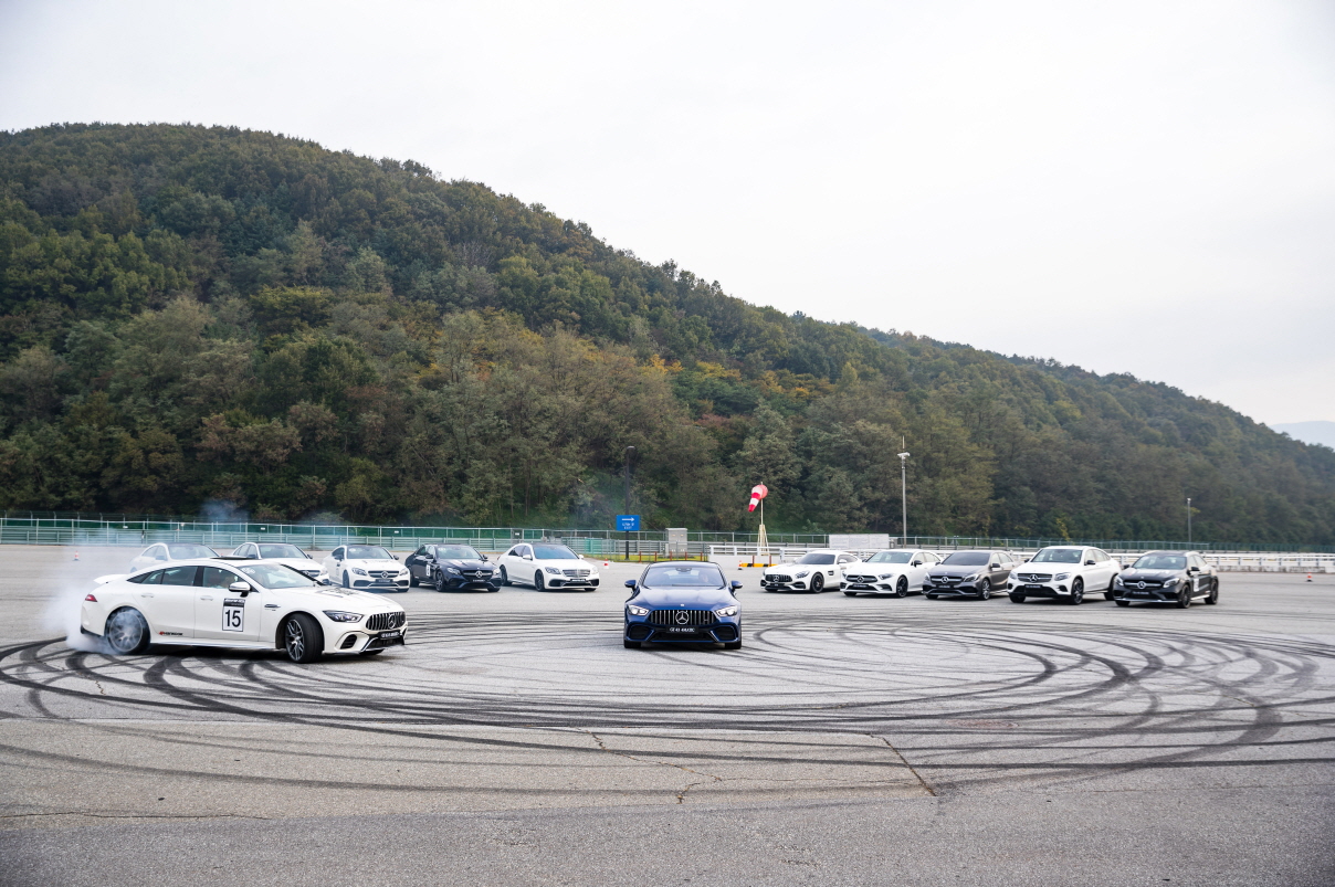 냉정과 열정 사이, AMG GT 4도어 쿠페∙E53 4매틱+