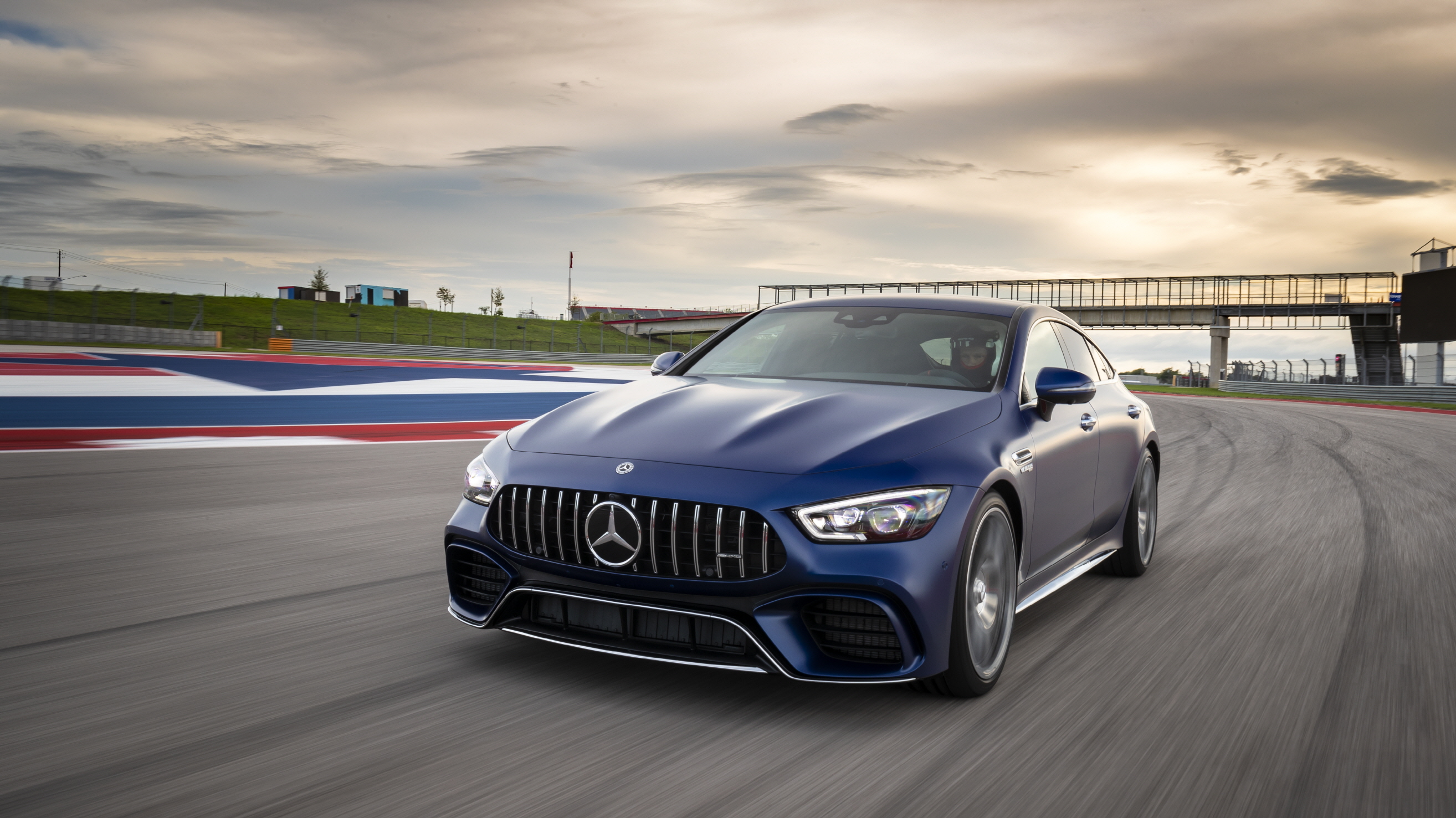 냉정과 열정 사이, AMG GT 4도어 쿠페∙E53 4매틱+