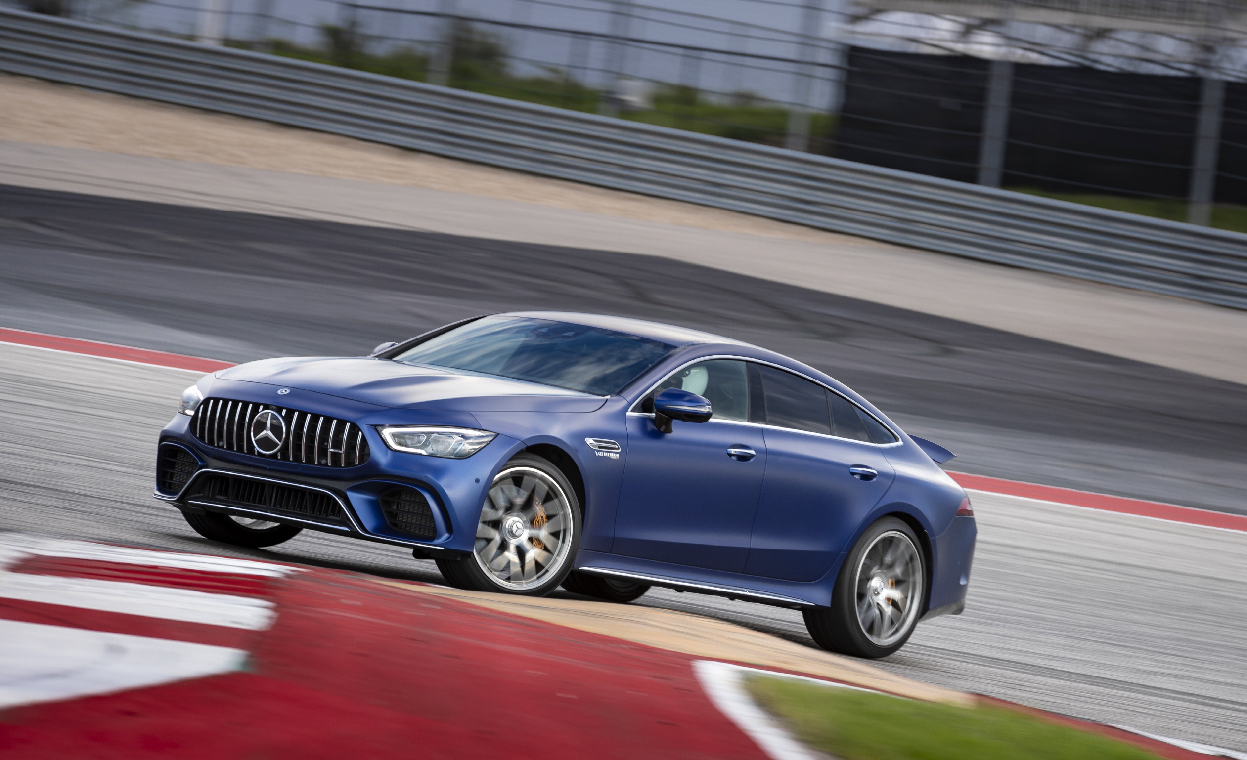 냉정과 열정 사이, AMG GT 4도어 쿠페∙E53 4매틱+