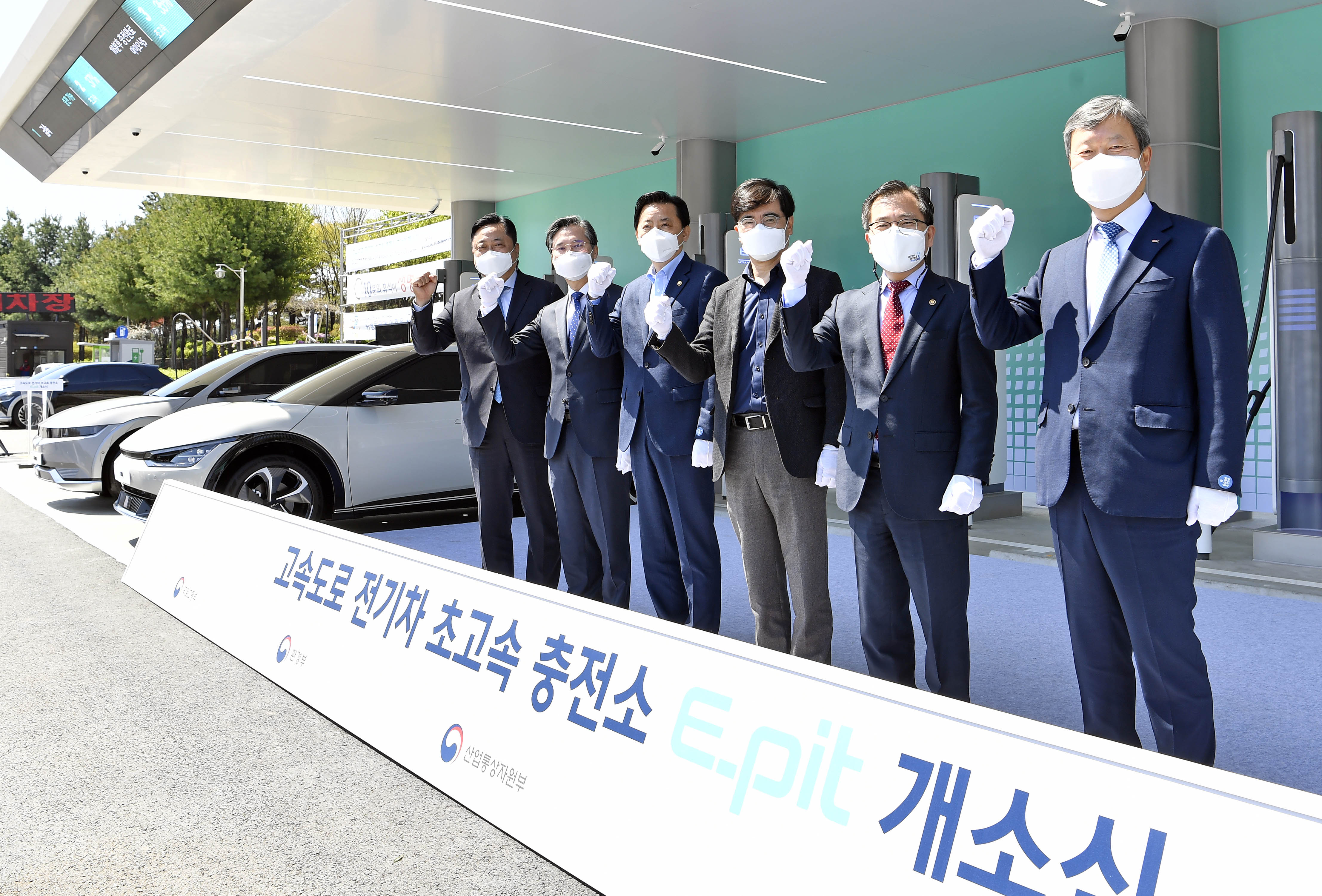 이제 장거리 주행도 걱정 없다. 현대차, 전기차 초고속 충전 인프라 E-pit 충전소 개소