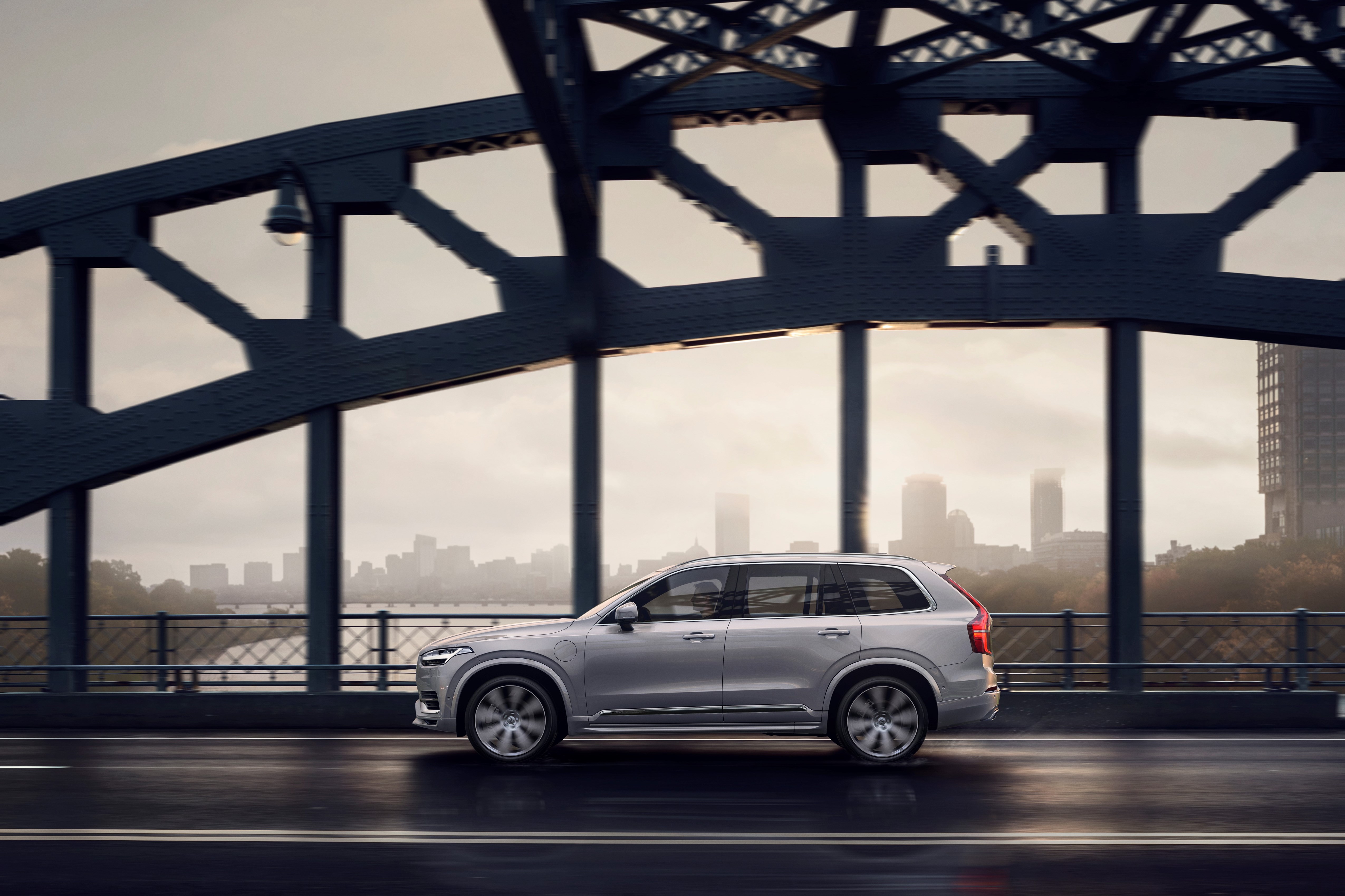짜릿한 상상력의 억대 SUV들! 볼보 XC90 T8 PHEV & 테슬라 모델 X
