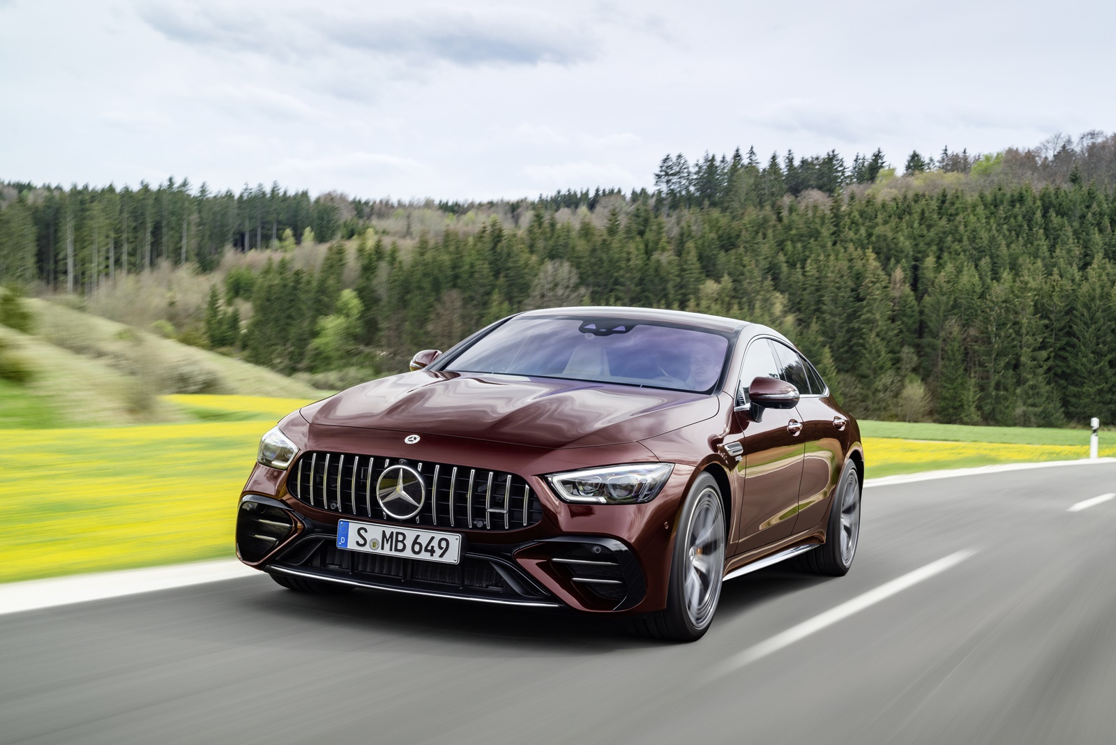 “저 어디 달라진 데 없어요?” 부분 변경으로 돌아온 ‘AMG GT 4-도어 쿠페’