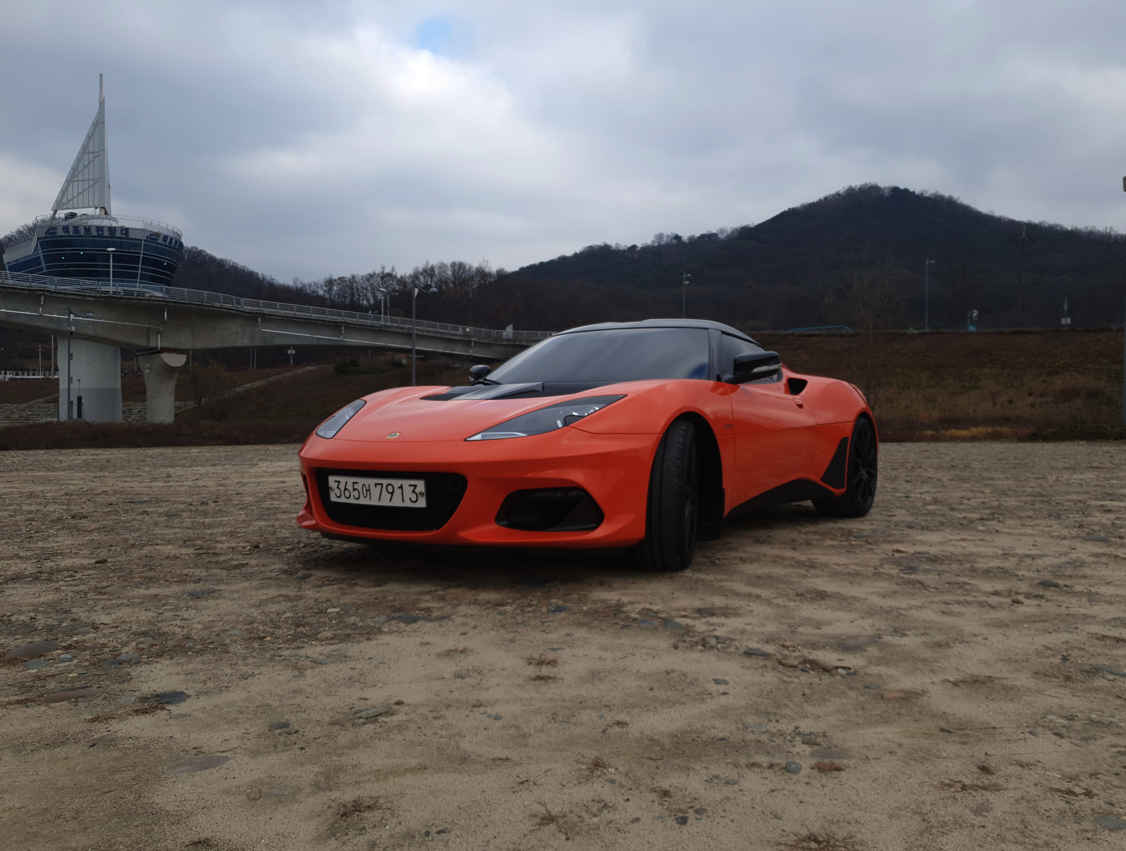 가장 실용적이면서 원초적인 로터스,
로터스 에보라 GT 410 SPORT