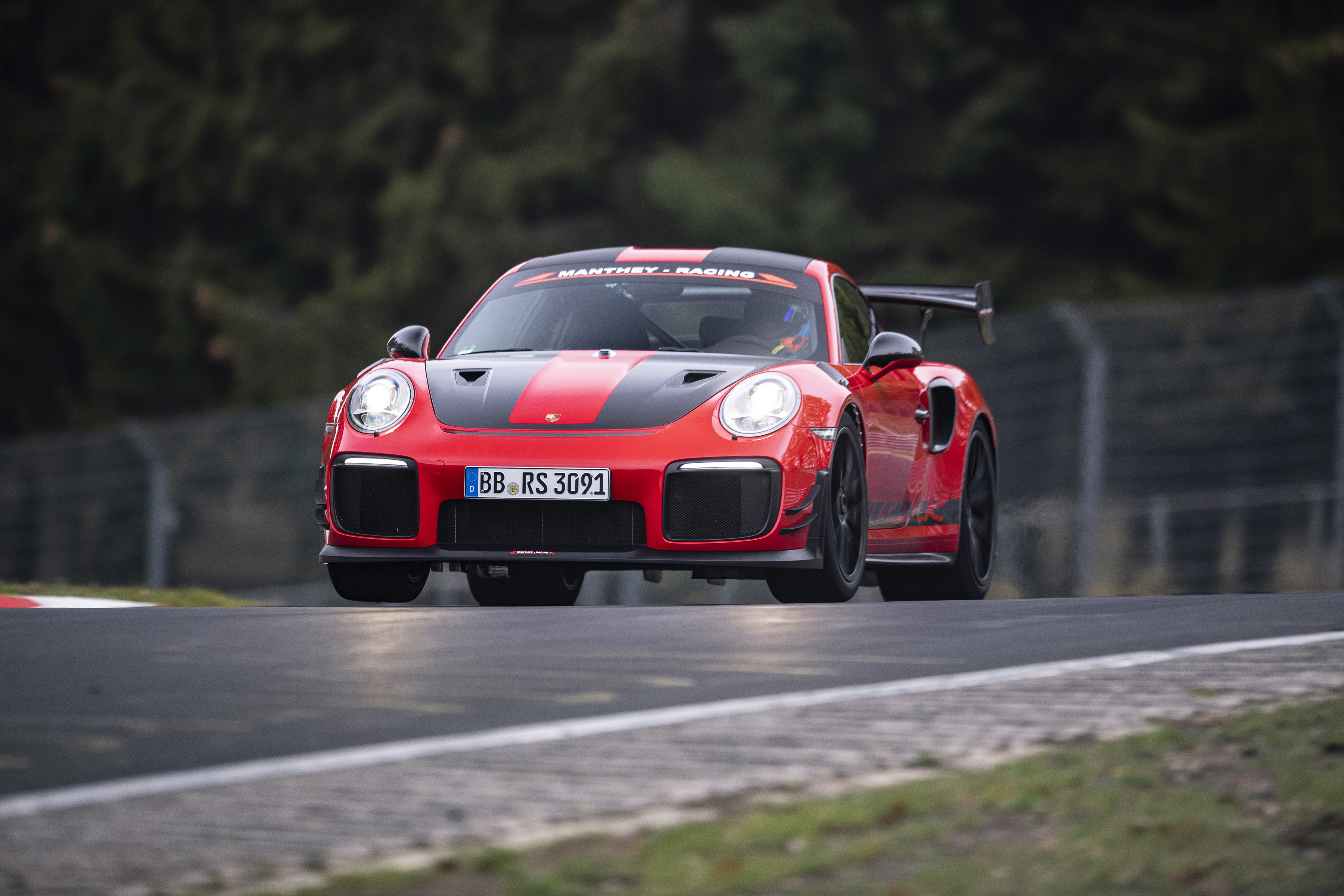 포르쉐 GT2RS MR, 뉘르부르크링 6분 40초 3에 주파