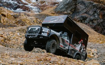 포드 픽업트럭 개조 캠핑카 포드 F-550 개조 캠핑카