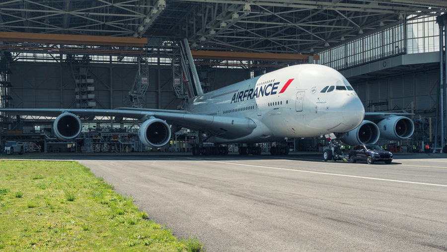 285톤 A380기 끈 포르쉐 카이엔,
기네스 기록 경신