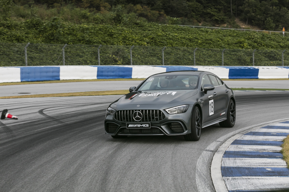 냉정과 열정 사이, AMG GT 4도어 쿠페∙E53 4매틱+