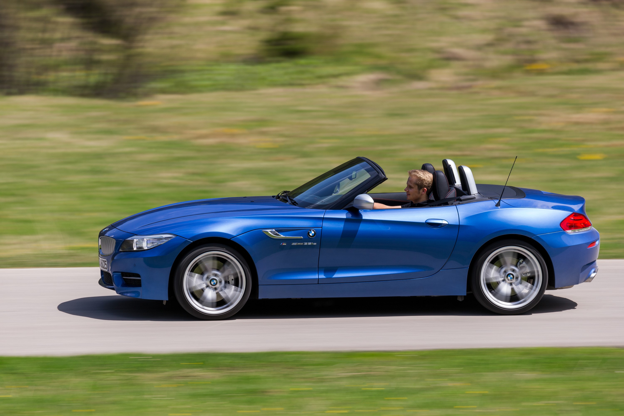 BMW Z4, 84년 로드스터의 역사를 잇다