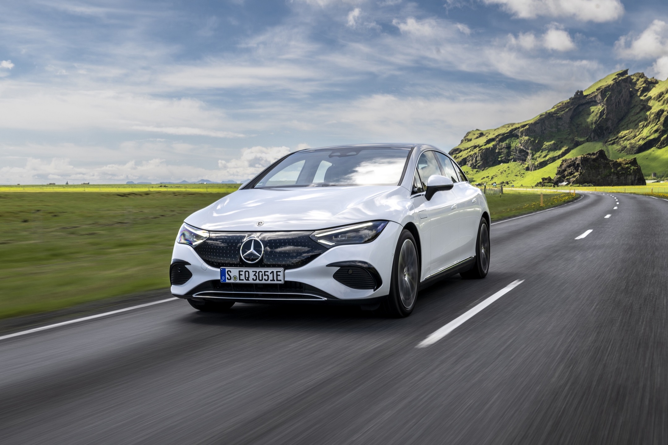 ‘가격 1억 160만 원’ 벤츠 코리아, 주행 거리 471km ‘더 뉴 EQE’ 국내 출시