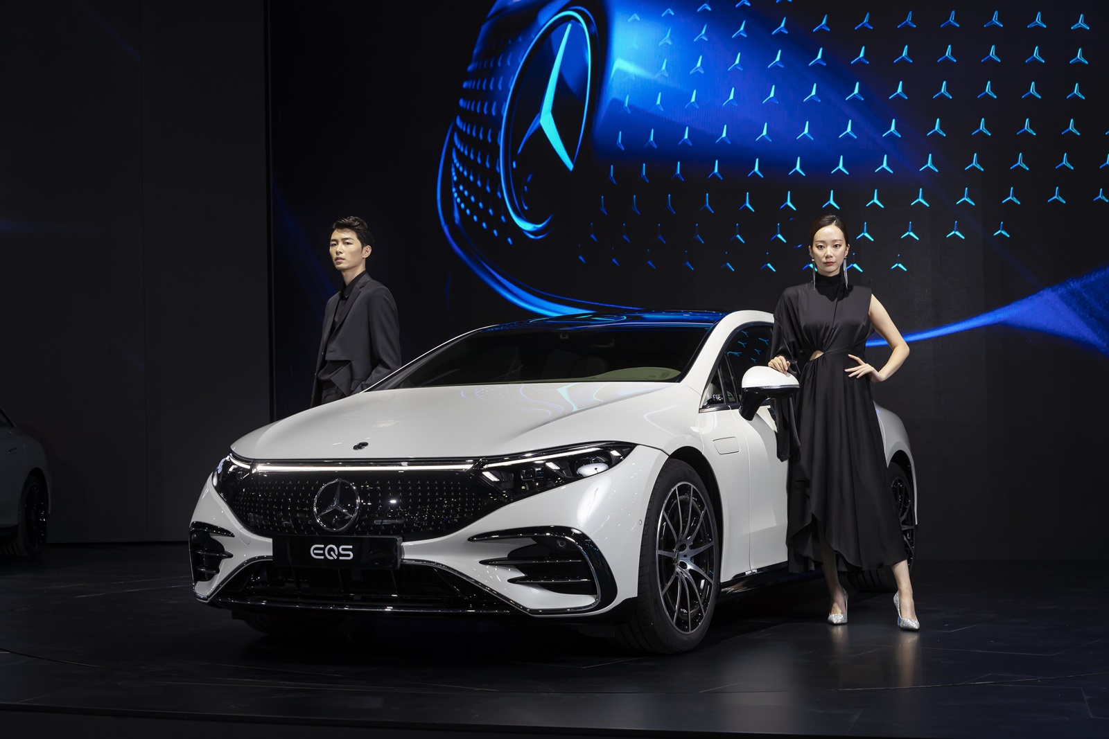 곧 길에서 만날 듯! 메르세데스 벤츠
더 뉴 EQS 고객 인도 시작