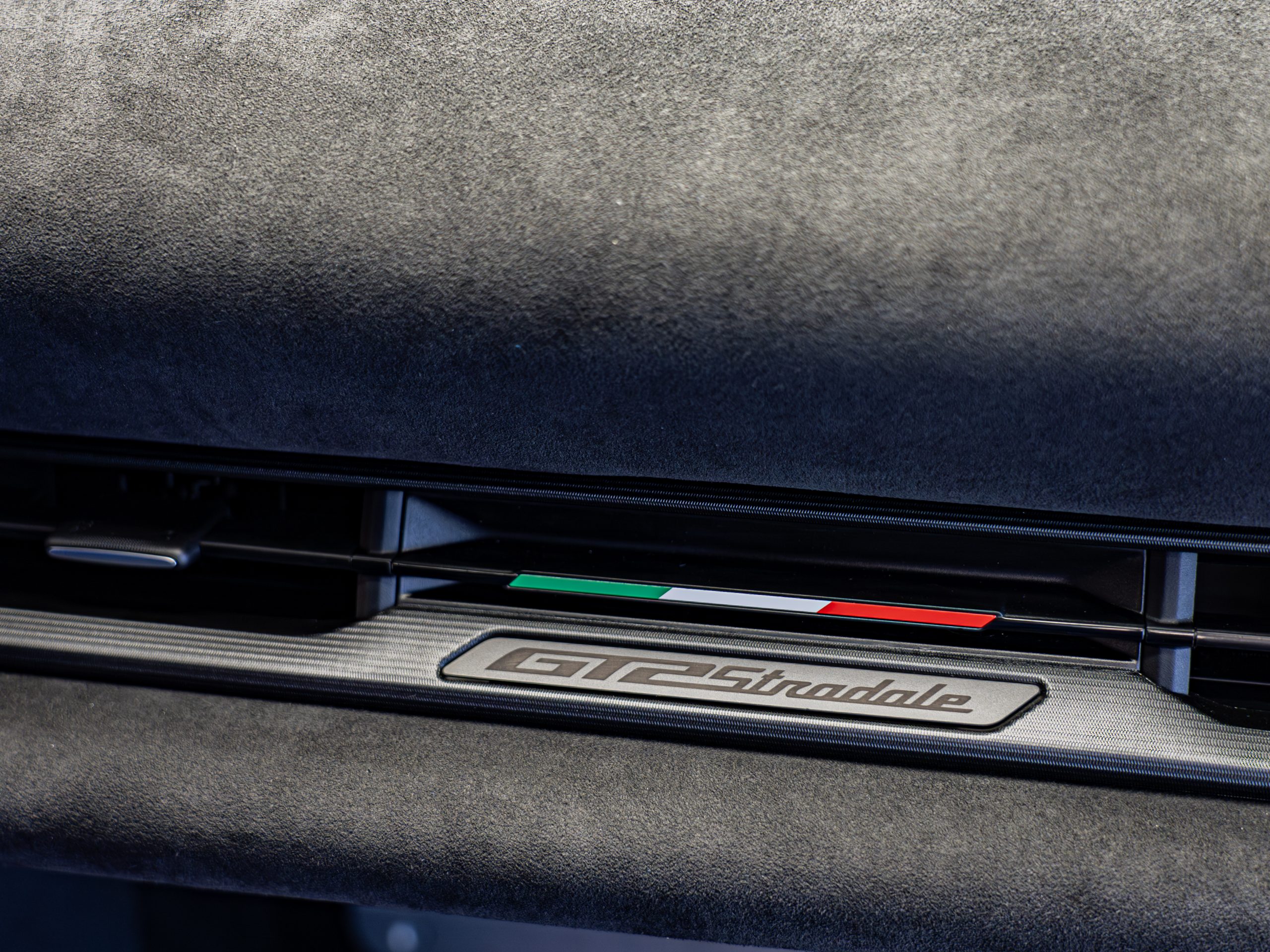 마세라티 GT2 스트라달레 실내