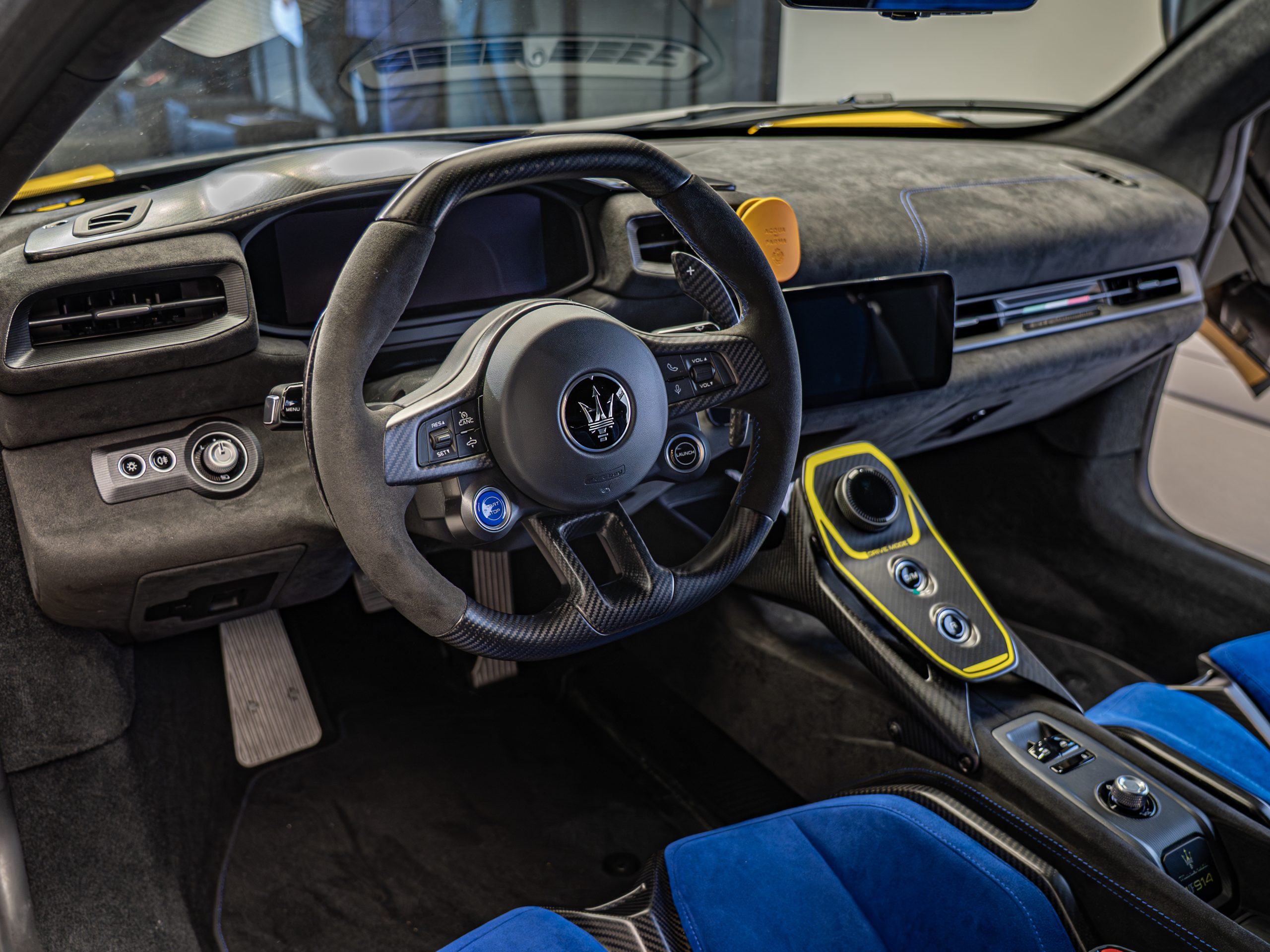 마세라티 GT2 스트라달레 스티어링 휠